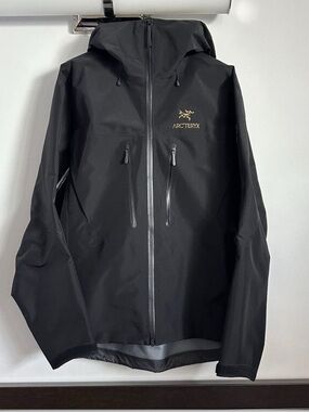 Arc'teryx alpha sv jacket size L comes with authentic receipt and bag